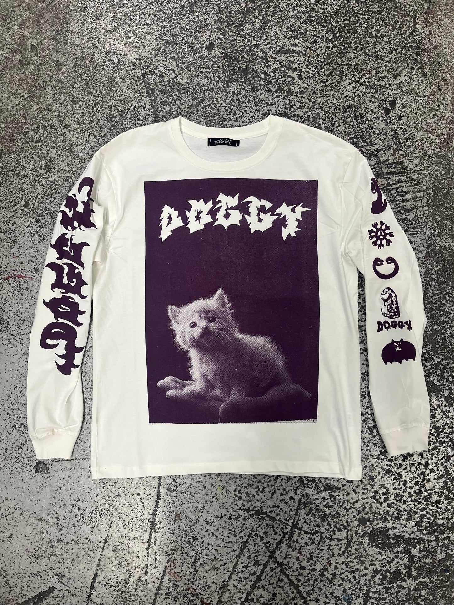Kitten long sleeve white with burgundy print