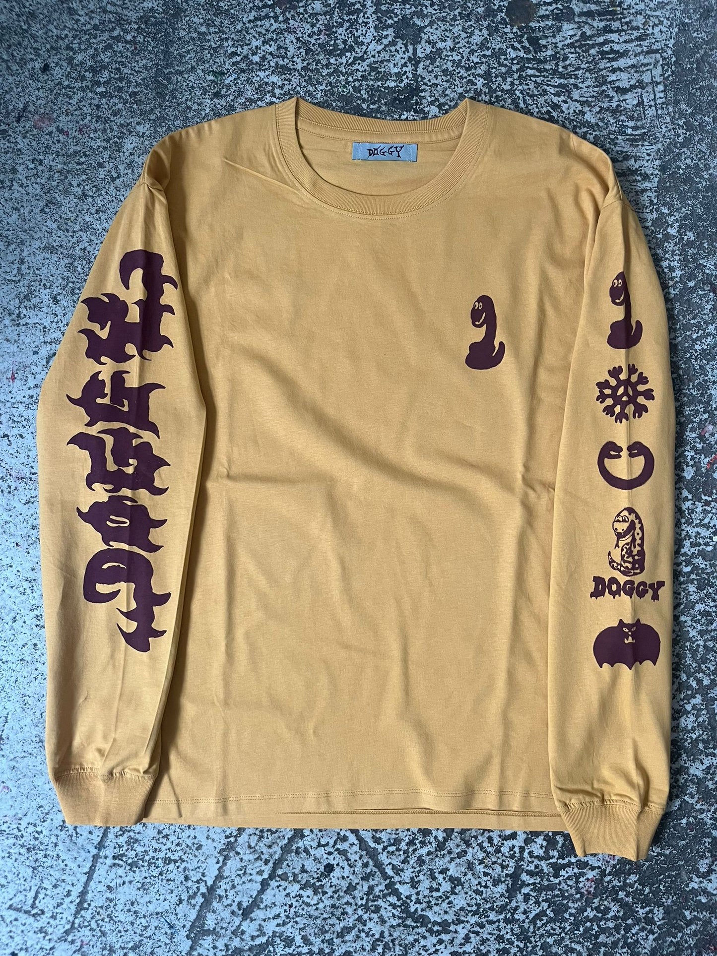 Sushi buffet long sleeve mustard