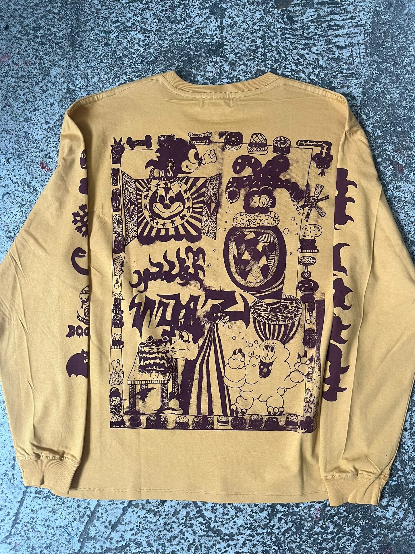 Sushi buffet long sleeve mustard